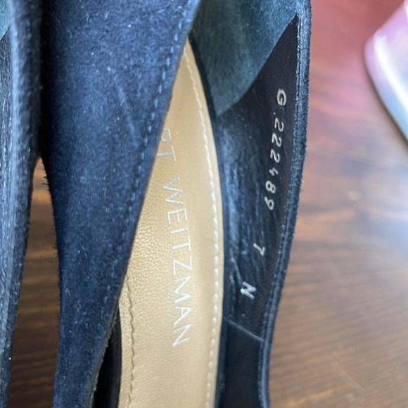 Stuart Weitzman Heels in Black and Tan - Picture 5 of 16